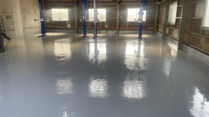 輸入車専門の整備工場 倉庫の床塗装（塗床）工事｜埼玉県川口市 作業場の床改修工事（ケミクリートEPカラー）