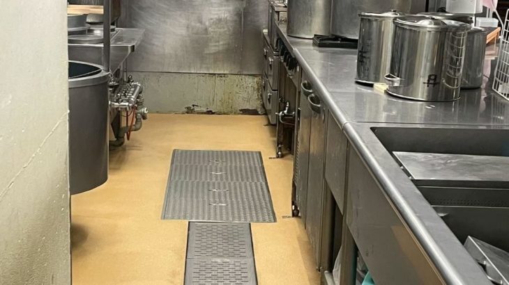 デパート内蕎麦屋 厨房の塗床（床塗装）工事｜千葉県千葉市中央区 作業場の床改修工事（タフクリートMH・MW）