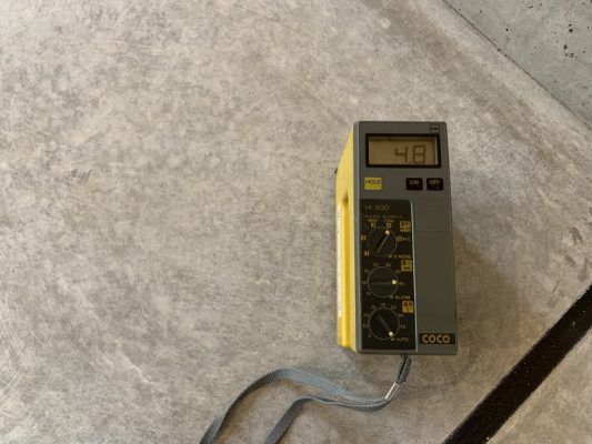 コンクリート床の水分測定