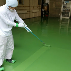 エポキシ樹脂系の薄膜床塗装